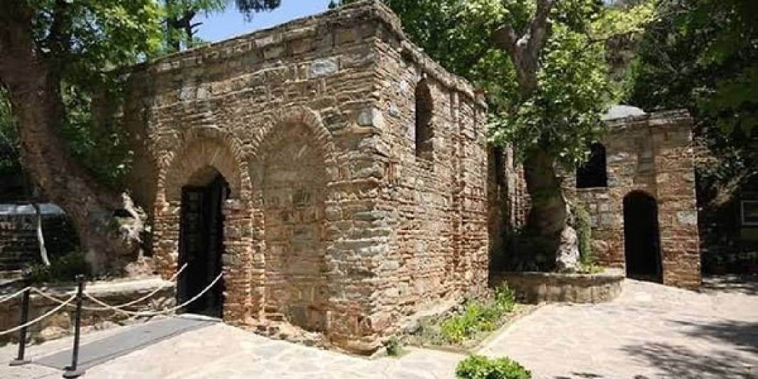Efes’te inançların buluştuğu kutsal merkez! Manevi güç burada yükseliyor: İnanç ve kültür turizmi dikkat çekiyor 4